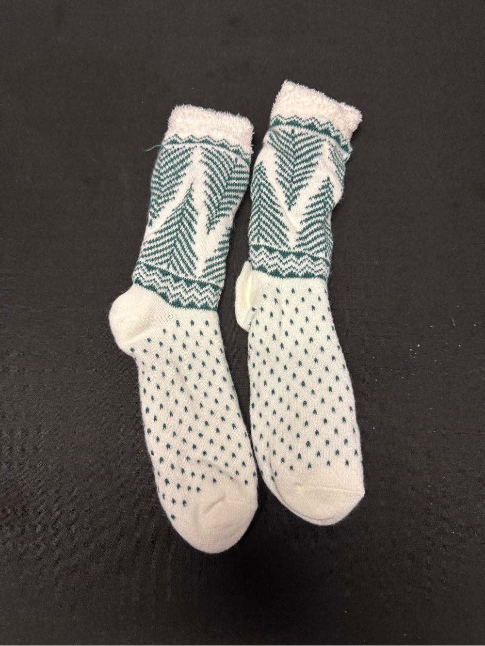 Cozy White and Green Patterned Crew Socks - Women